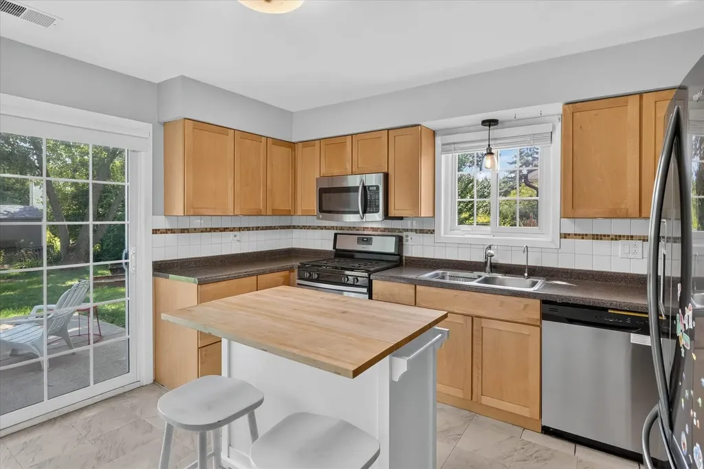 901 Ashford Lane Westmont IL 60559
