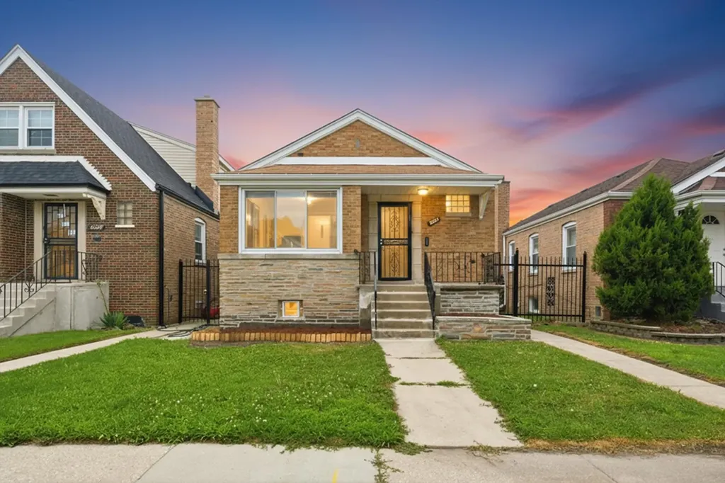 8004 South Richmond Street Chicago IL 60652