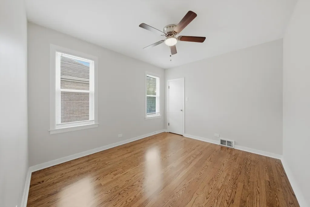 8004 South Richmond Street Chicago IL 60652