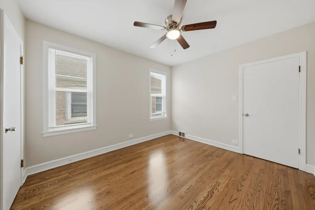 8004 South Richmond Street Chicago IL 60652