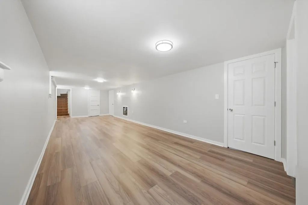 8004 South Richmond Street Chicago IL 60652