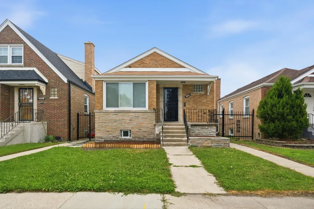 8004 South Richmond Street Chicago IL 60652