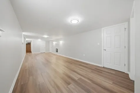 8004 South Richmond Street Chicago IL 60652