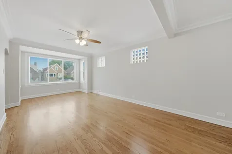 8004 South Richmond Street Chicago IL 60652
