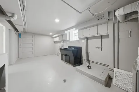 8004 South Richmond Street Chicago IL 60652