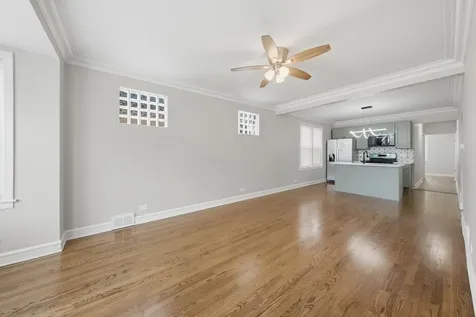 8004 South Richmond Street Chicago IL 60652