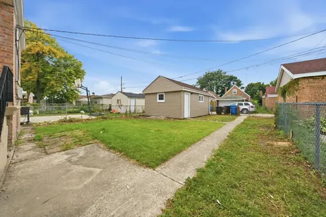 8004 South Richmond Street Chicago IL 60652