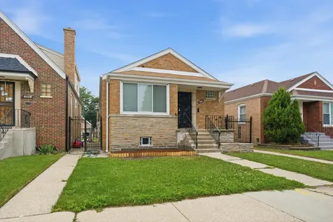 8004 South Richmond Street Chicago IL 60652
