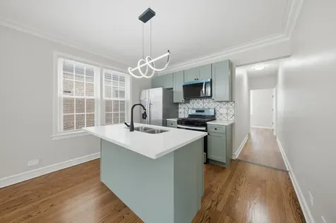 8004 South Richmond Street Chicago IL 60652