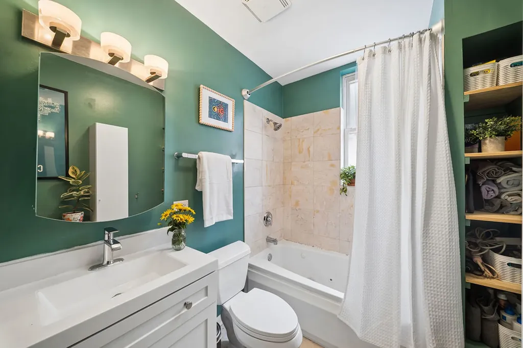 4410 North Sacramento Avenue Chicago IL 60625