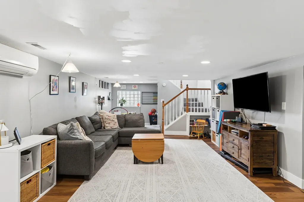 4410 North Sacramento Avenue Chicago IL 60625