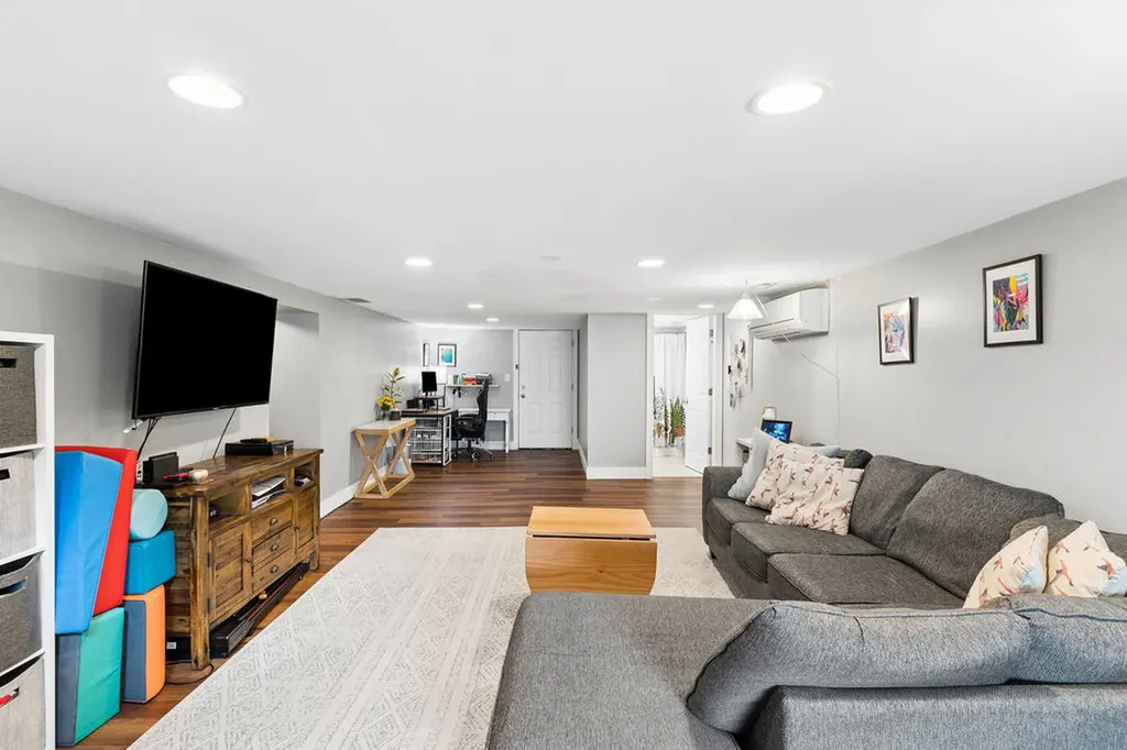 4410 North Sacramento Avenue Chicago IL 60625