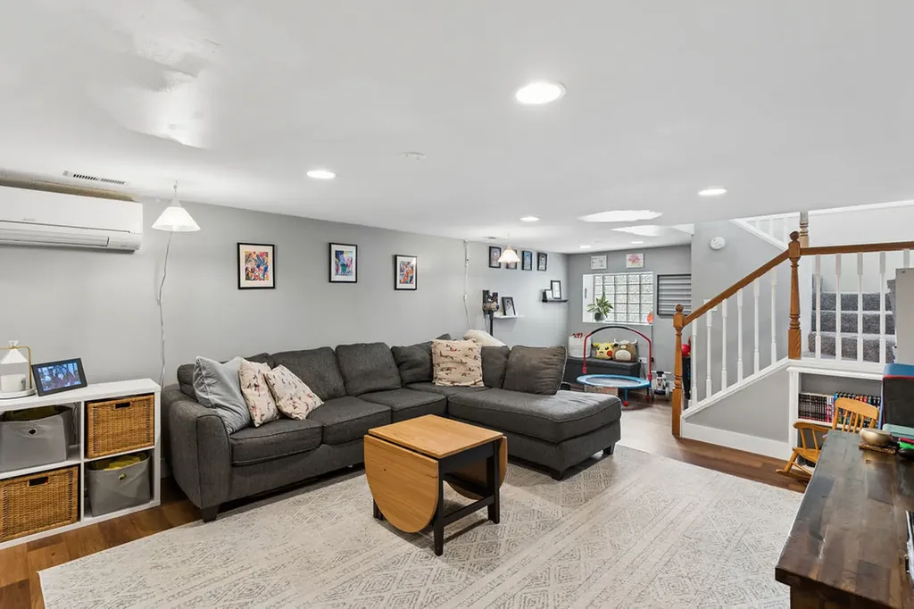 4410 North Sacramento Avenue Chicago IL 60625
