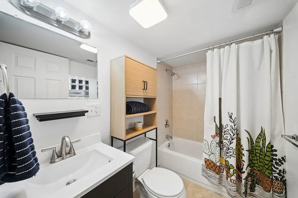 4410 North Sacramento Avenue Chicago IL 60625
