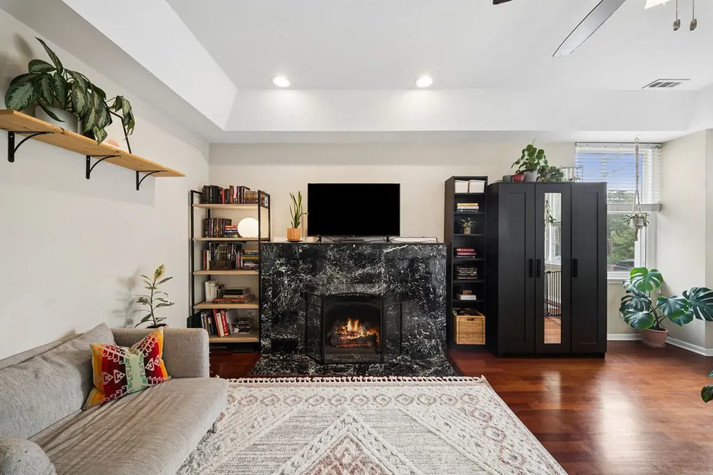 4410 North Sacramento Avenue Chicago IL 60625