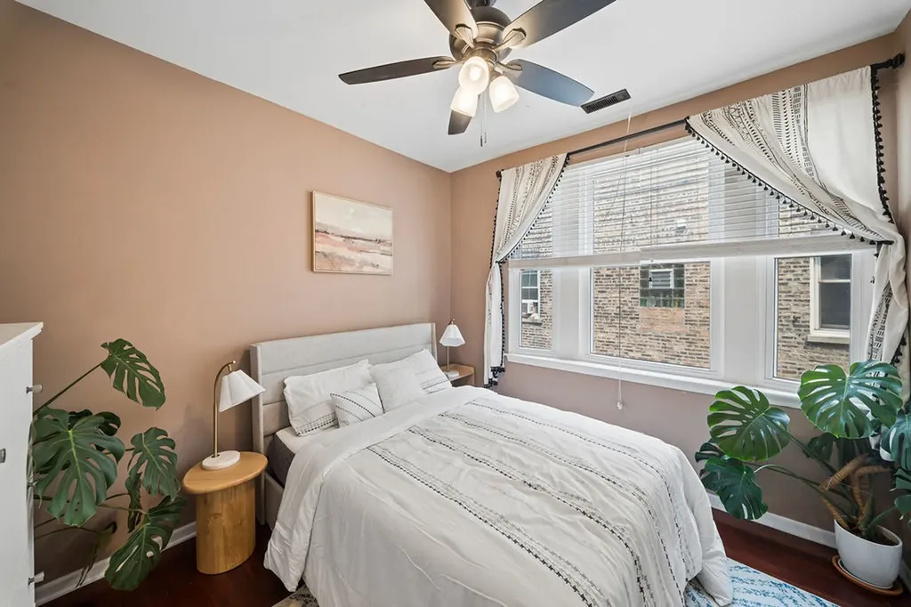 4410 North Sacramento Avenue Chicago IL 60625