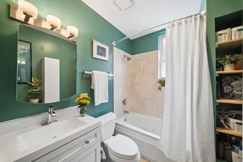 4410 North Sacramento Avenue Chicago IL 60625