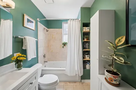 4410 North Sacramento Avenue Chicago IL 60625