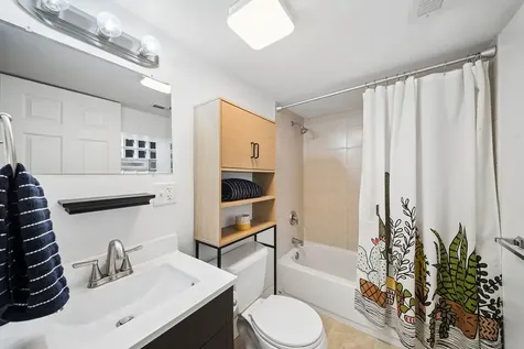 4410 North Sacramento Avenue Chicago IL 60625