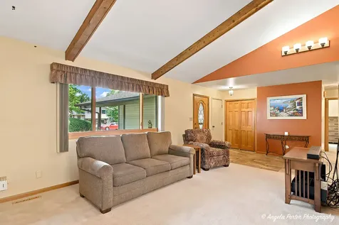 5009 Sandburg Drive Mchenry IL 60050