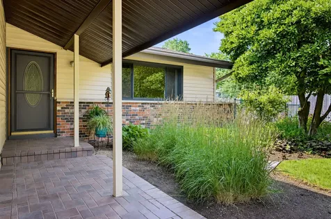 5009 Sandburg Drive Mchenry IL 60050