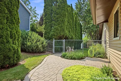 5009 Sandburg Drive Mchenry IL 60050