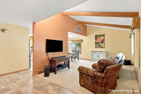 5009 Sandburg Drive Mchenry IL 60050