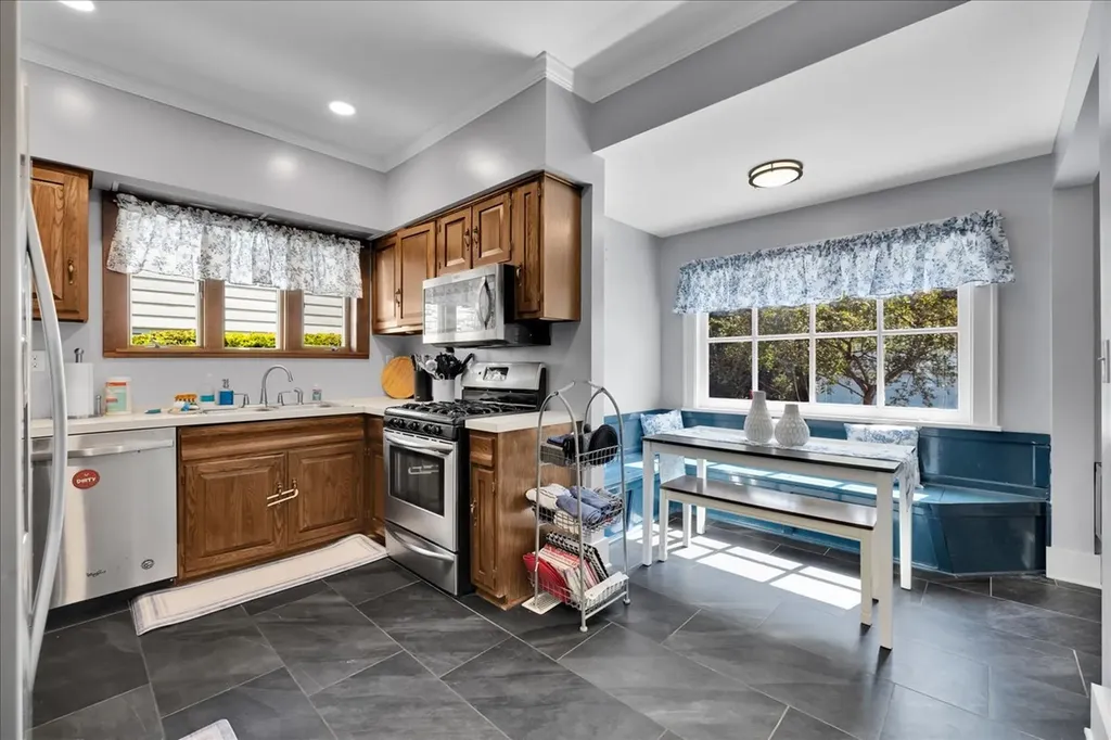 118 South Gladstone Avenue Aurora IL 60506