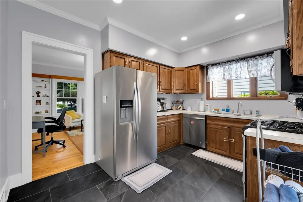 118 South Gladstone Avenue Aurora IL 60506