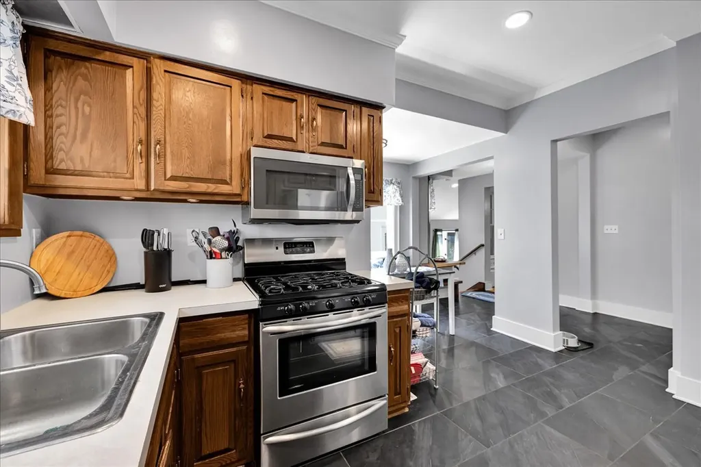 118 South Gladstone Avenue Aurora IL 60506