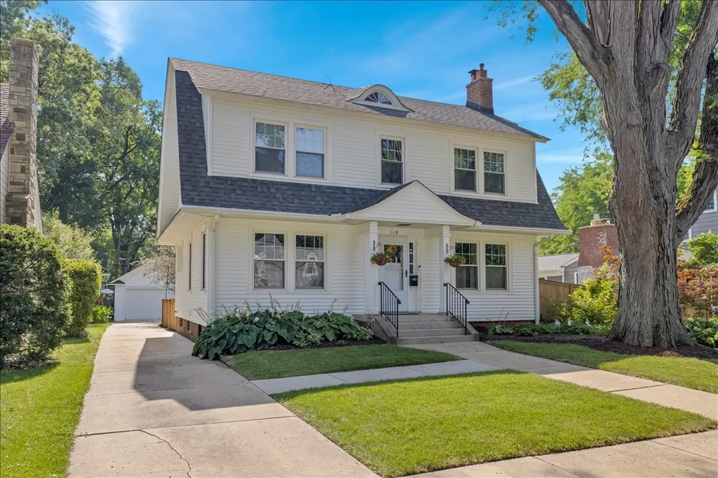 118 South Gladstone Avenue Aurora IL 60506