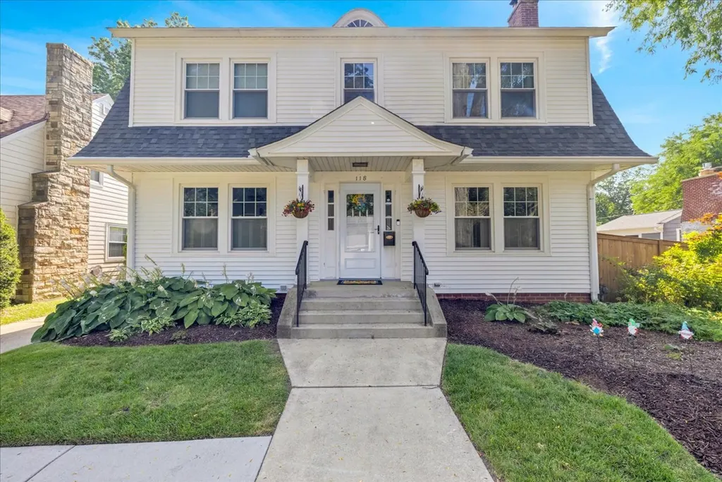 118 South Gladstone Avenue Aurora IL 60506