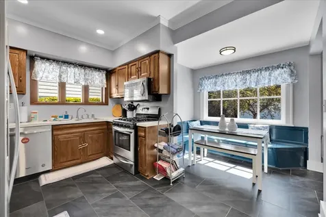 118 South Gladstone Avenue Aurora IL 60506