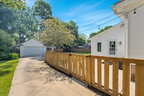 118 South Gladstone Avenue Aurora IL 60506