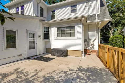 118 South Gladstone Avenue Aurora IL 60506