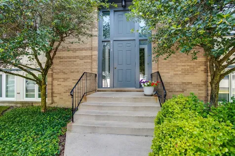 2113 Ammer Ridge Court Glenview IL 60025
