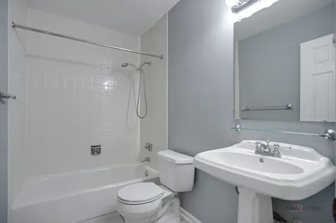 2113 Ammer Ridge Court Glenview IL 60025