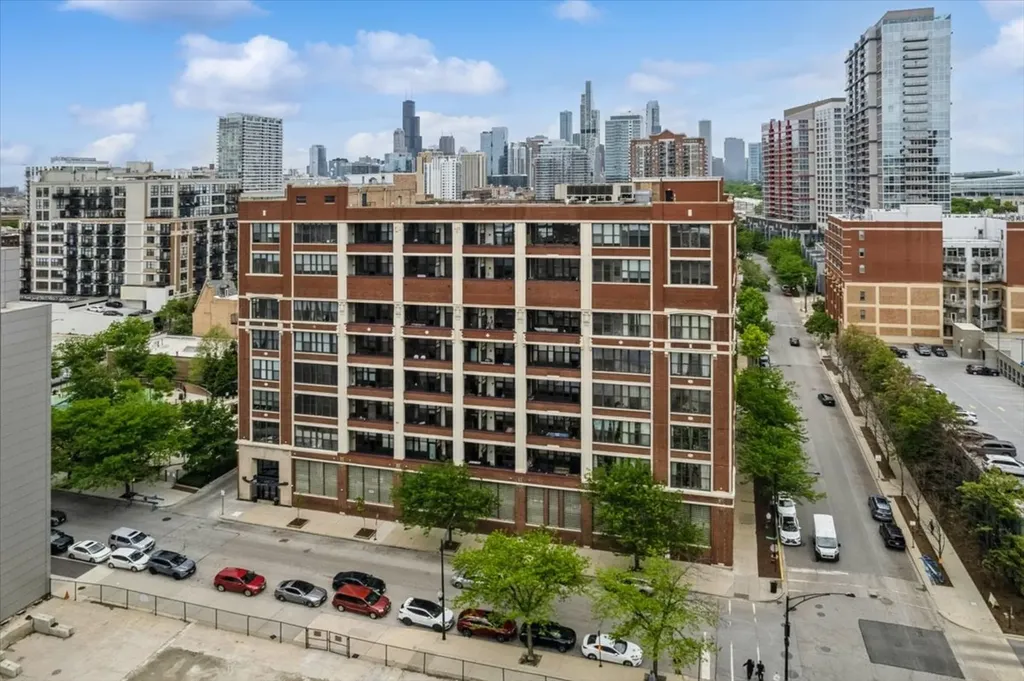 320 East 21st Street Chicago IL 60616