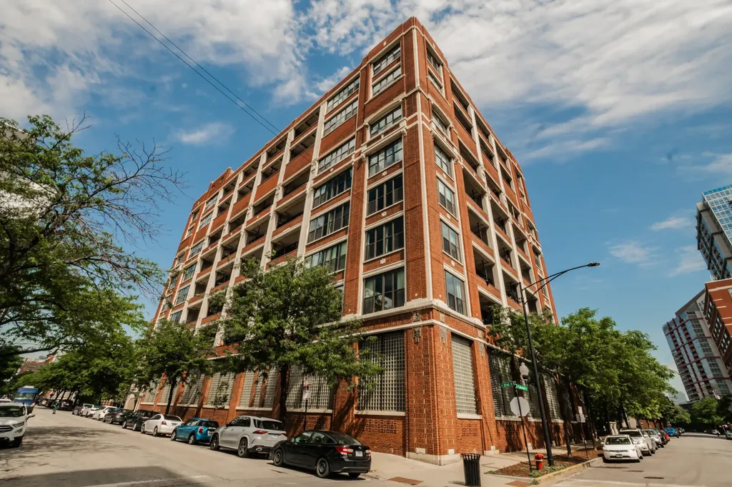 320 East 21st Street Chicago IL 60616