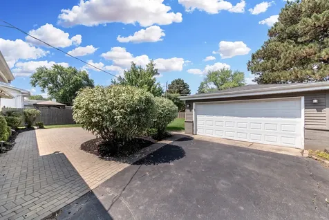 704 North Wilshire Drive Mount Prospect IL 60056