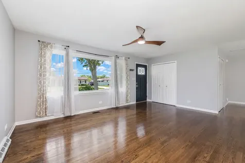 704 North Wilshire Drive Mount Prospect IL 60056