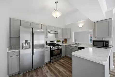 1661 Vermont Drive Elk Grove Village IL 60007