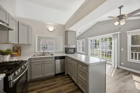 1661 Vermont Drive Elk Grove Village IL 60007