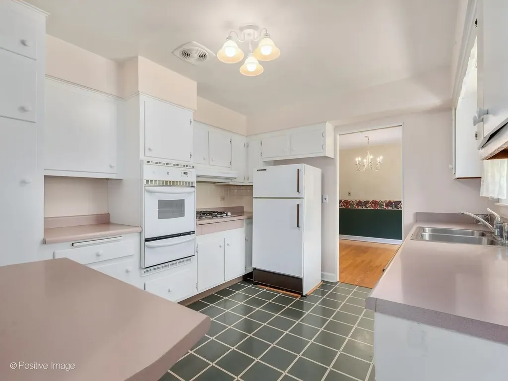 16W055 63RD Street Willowbrook IL 60527