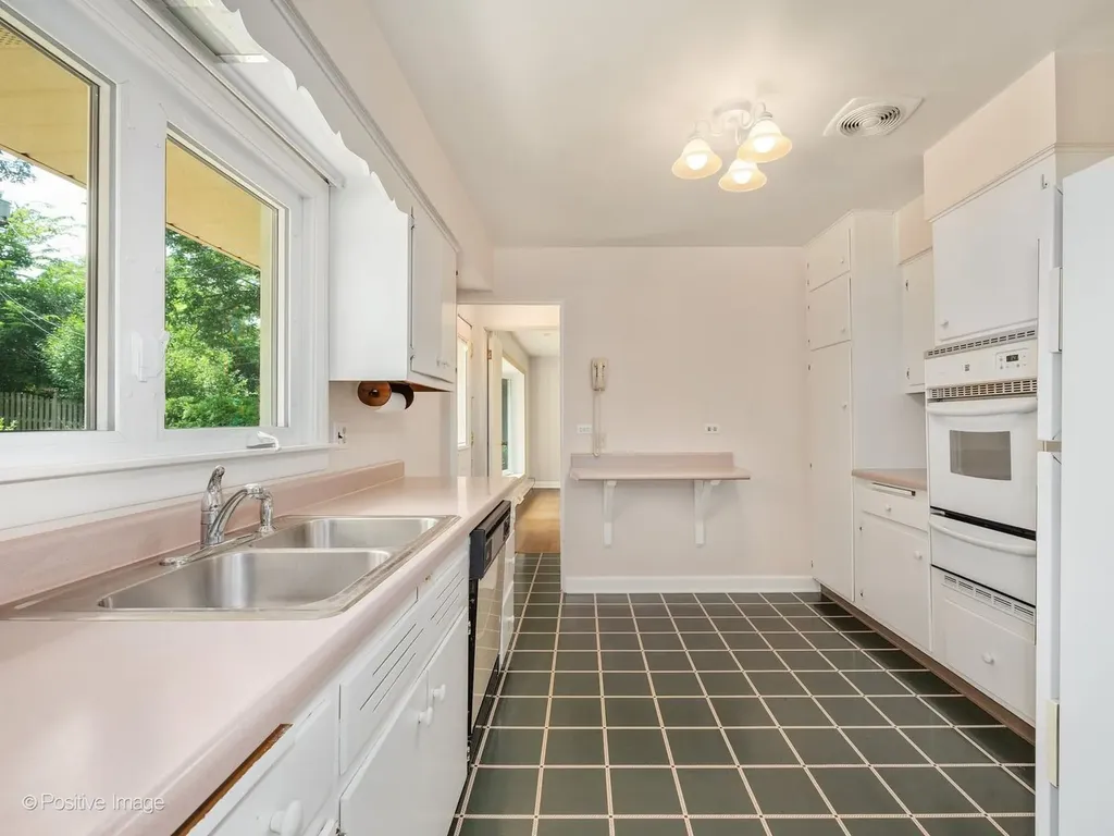 16W055 63RD Street Willowbrook IL 60527