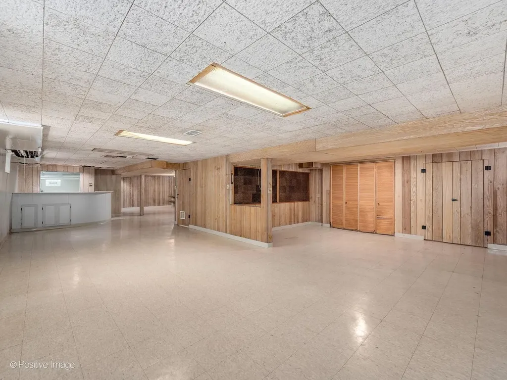 16W055 63RD Street Willowbrook IL 60527