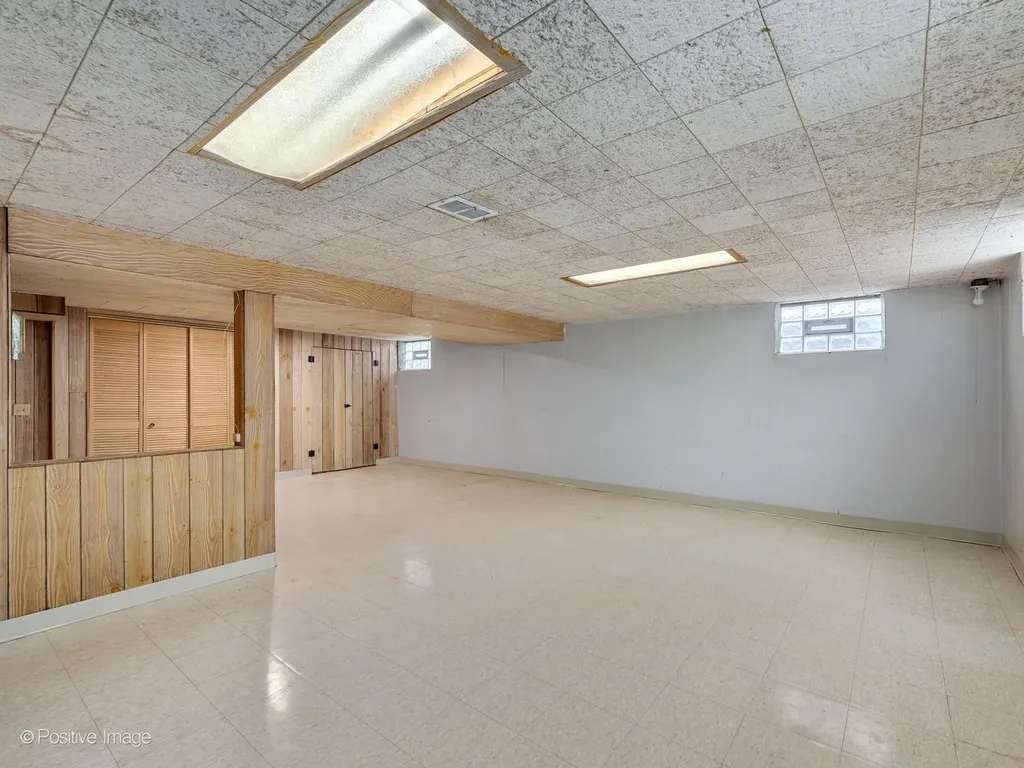 16W055 63RD Street Willowbrook IL 60527