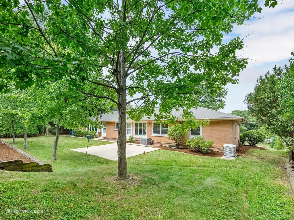 16W055 63RD Street Willowbrook IL 60527