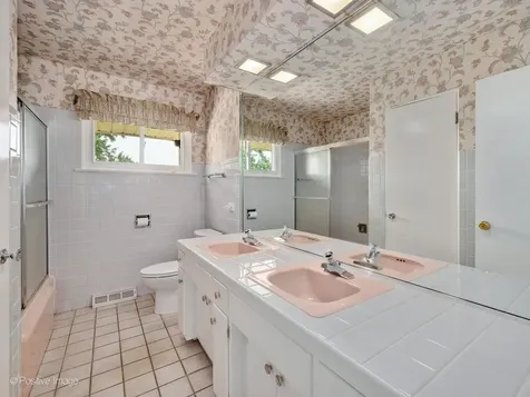 16W055 63RD Street Willowbrook IL 60527