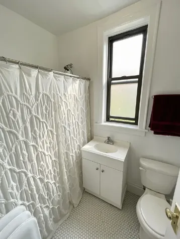 639 West Roscoe Street Chicago IL 60657
